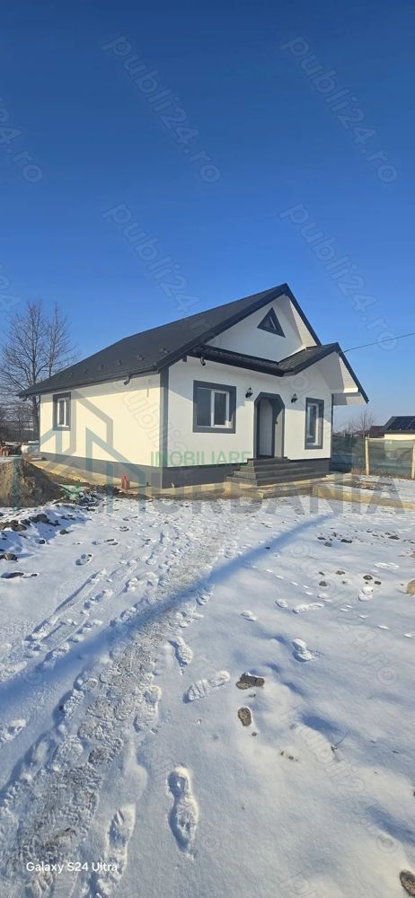 Casă de vânzare in comuna Voinești - Poză 2