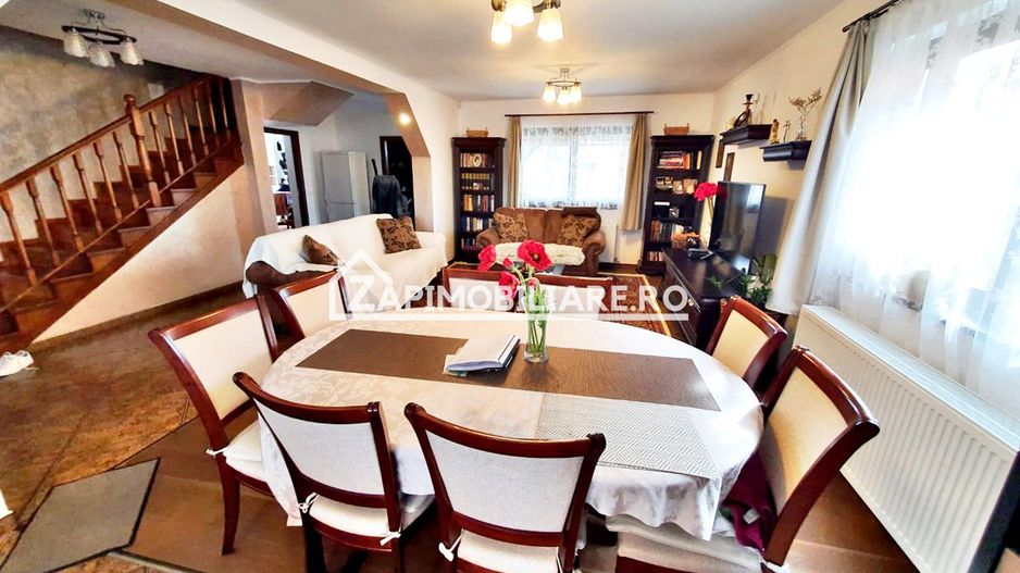 Casa 5 camere, 180 mp, 500 mp teren, garaj - Poză 1
