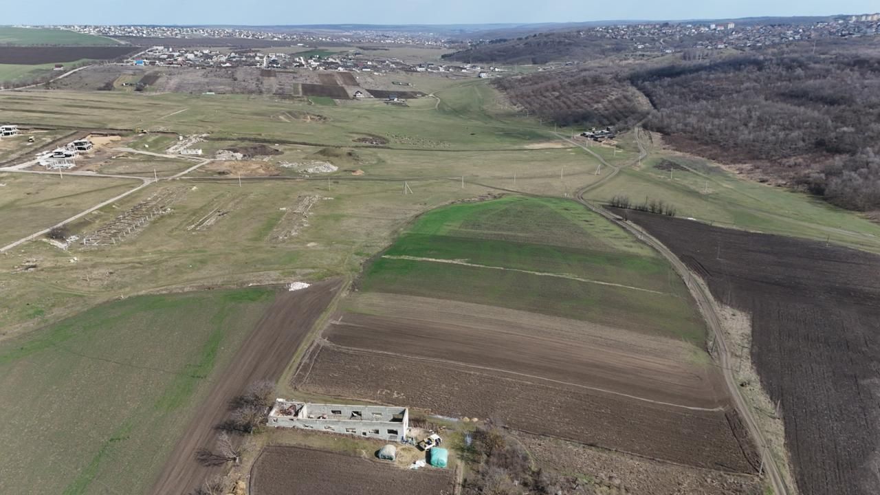 Casă cu teren de 18.8 Ari com. Tohatin ( Buneț) - Poză 10