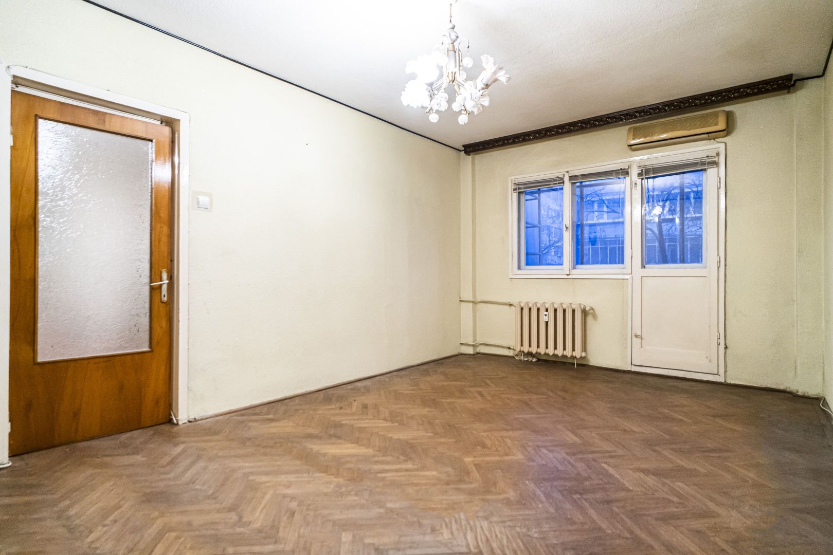 Drumul Taberei 3 camere, 4/10, bloc stradal, c-tie 1980, bucatarie mare, 2 bai - Poză 2
