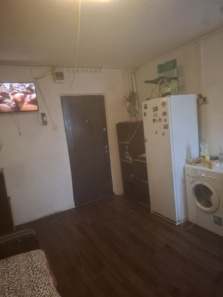 Garsonieră mobilată, etaj 2, lângă metrou Nicolae Grigorescu 250€ - Poză 2