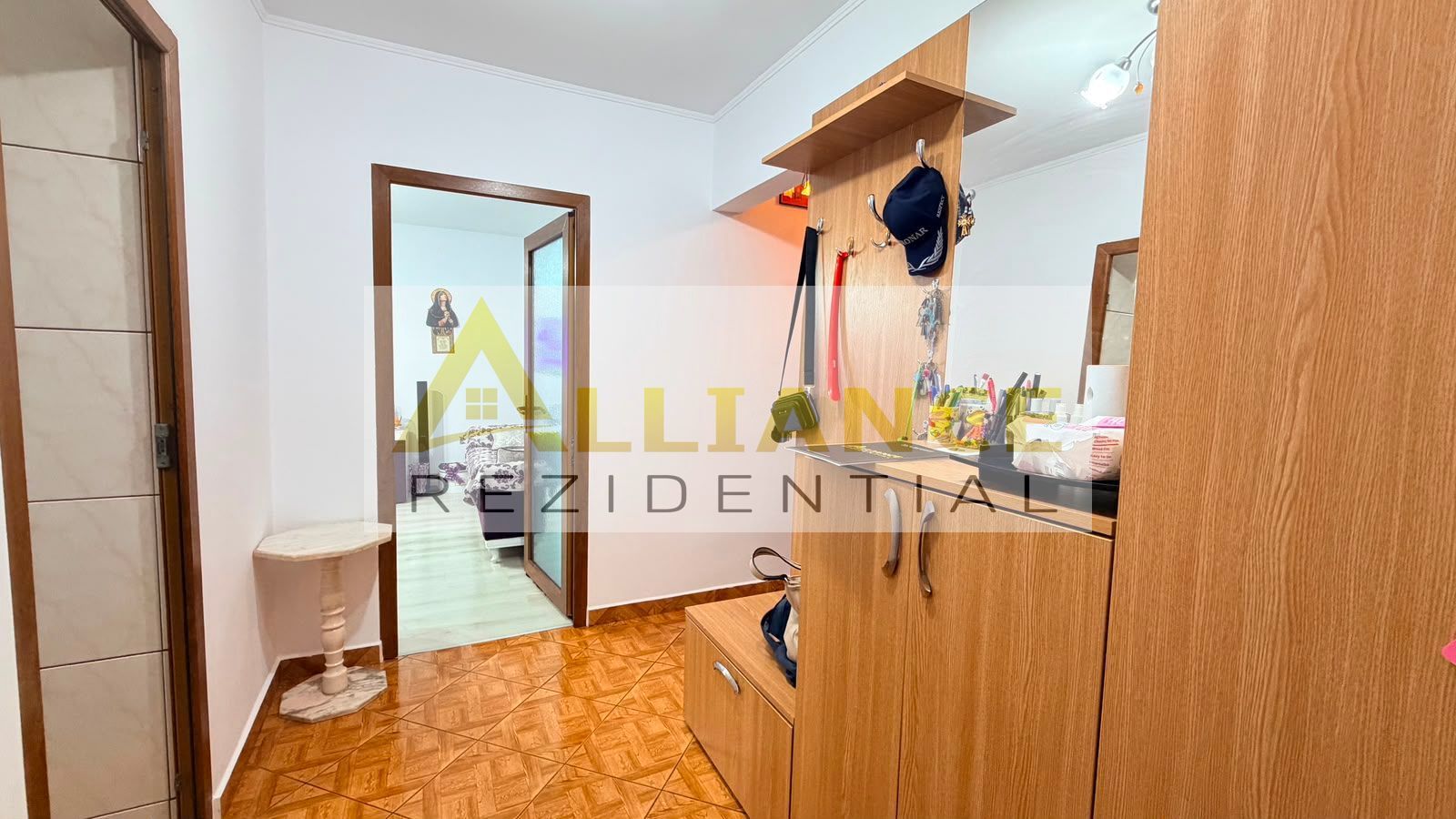 Metrou Aparatorii Patriei ~ Apartament 3 camere decomandat - Poză 12