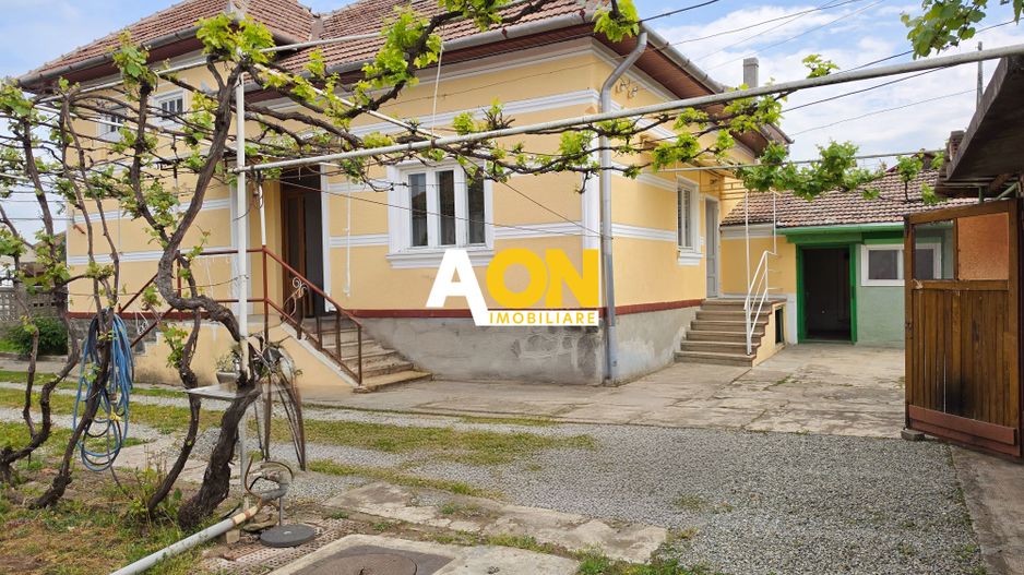 Casa 4 camere, 2 garaje, 652 mp teren, zona exclusivista, Cetate - Poză 3