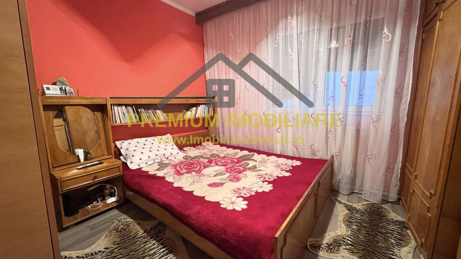 Apartament 4 Camere de vânzare în Onești - Poză 2