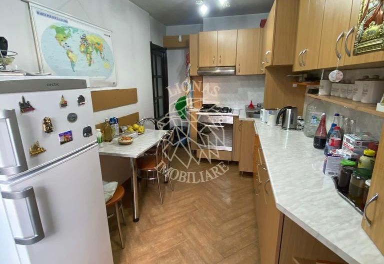 Casa 210 mp-garaj-curte amenajata-panouri solare-Ghinda - Poză 4