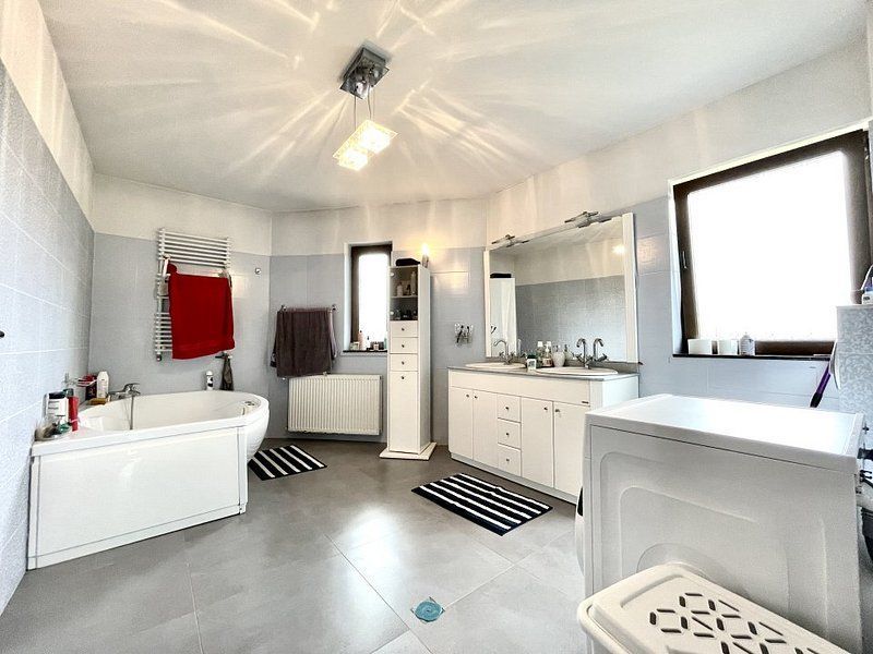 Design clasic, pozitie centrală - casă  în Dumbrăvita - Poză 19