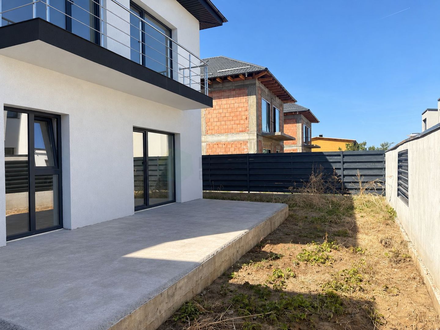 Vila 5 camere Tunari langa Cosmopolis - Poză 4