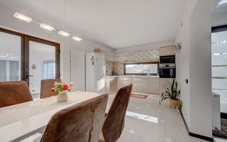 Vilă 342 mp cu piscină și 800 mp teren / 4 dormitoare / Pleașa - Poză 3