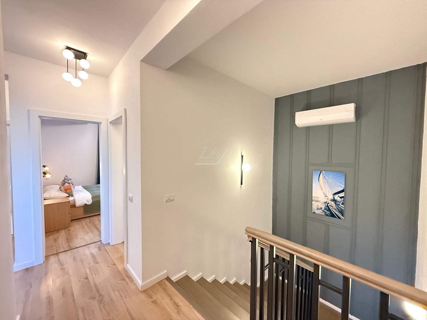 Casa moderna si cocheta. Locatie excelenta. Curte amenajata. Loc de parcare. - Poză 25