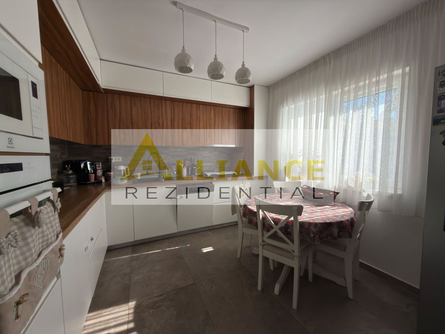 Casa P+E, 4 camere, teren generos de 621 mp – proprietate ideala - Poză 10