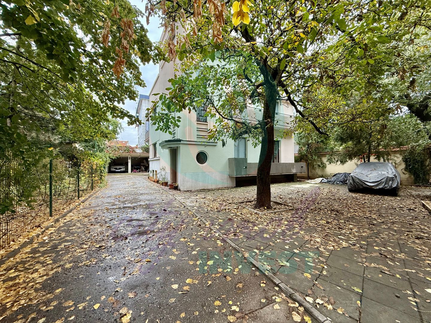 Proprietate cu farmec Art Deco în Cartierul Evreiesc cu multa verdeata - Poză 1