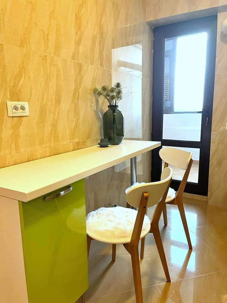 De inchiriat apartament cu o camera Italian Residence, et. 5, 420 euro - Poză 1