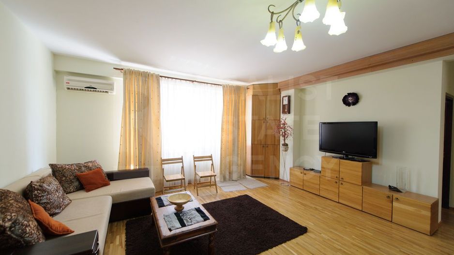 Chirie, apartament, 3 camere, str. Bucureşti, Centru - Poză 1