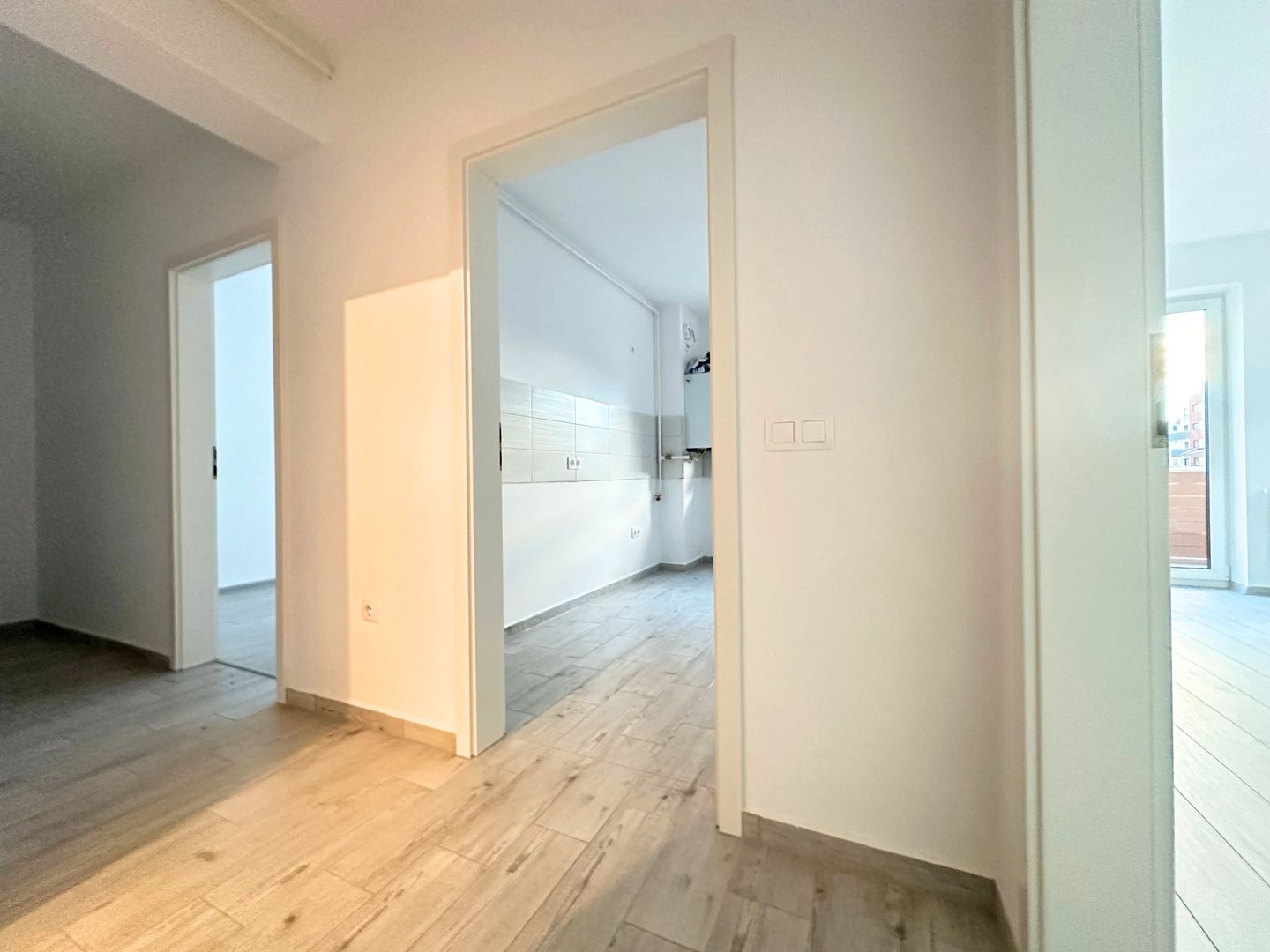 VÂNZARE APARTAMENT 2,5 CAMERE  NOU NELOCUIT - Poză 17