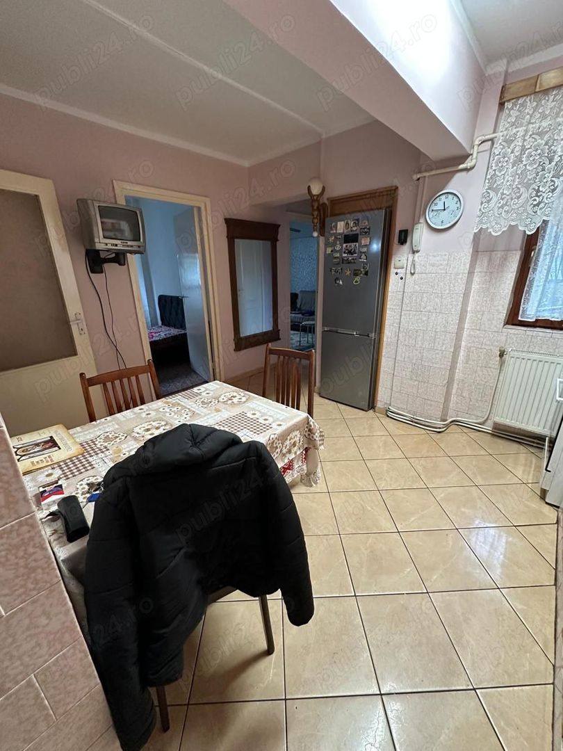 Ag BRASADAS vinde apt 3 camere Micro 16 etj.1 decomandat - Poză 7