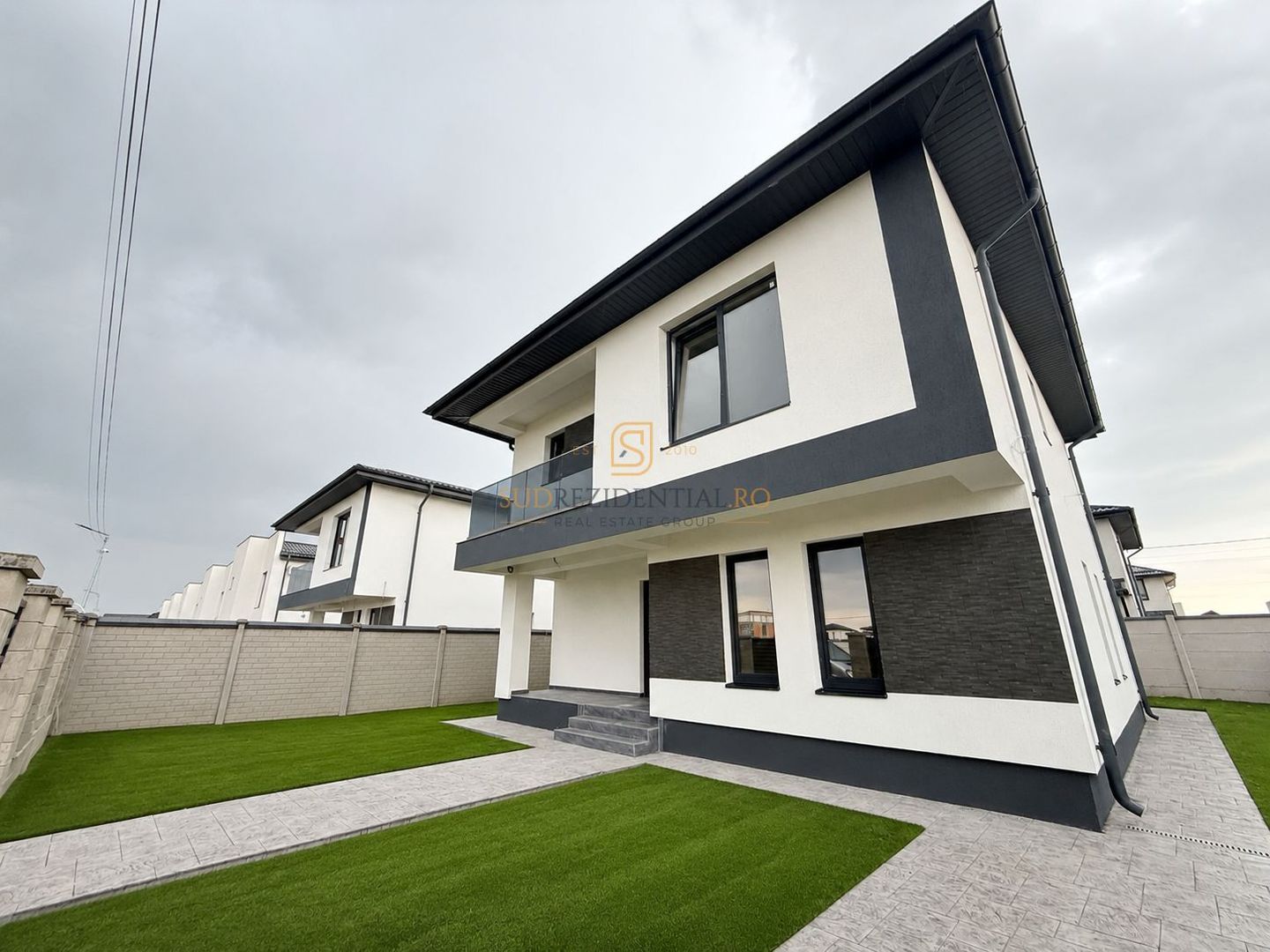 Vila individuala cu 5 camere / 3 bai / dressing / teren 343 mp - Poză 1