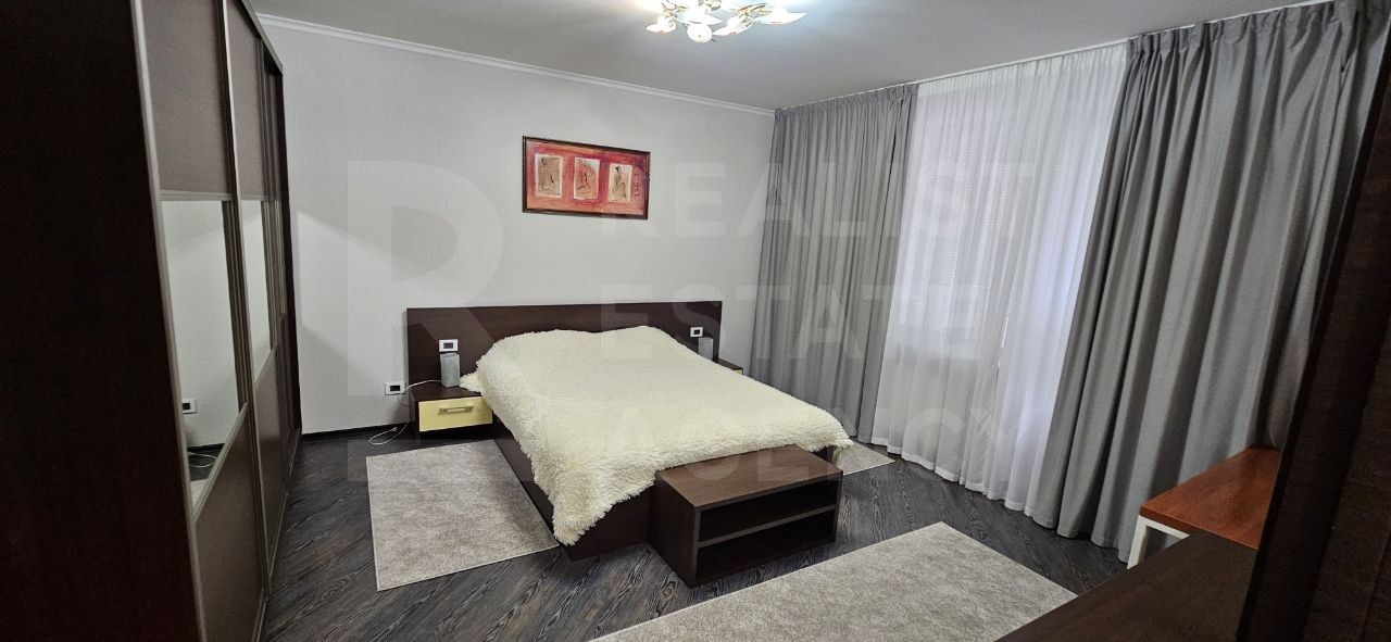 Chirie apartament, 3 camere, str. București, Centru - Poză 1