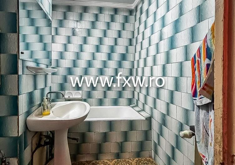 Apartament spațios de 3 camere, decomandat, langa metrou - Poză 5