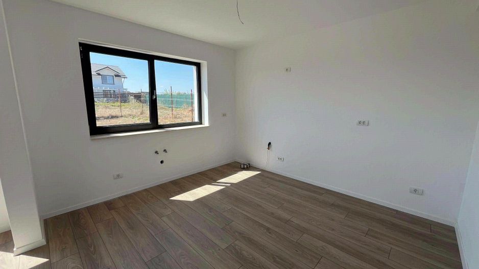 Vila spatioasa langa padure TVA 0%, teren 700mp, DN1, A3, A0 - Poză 12