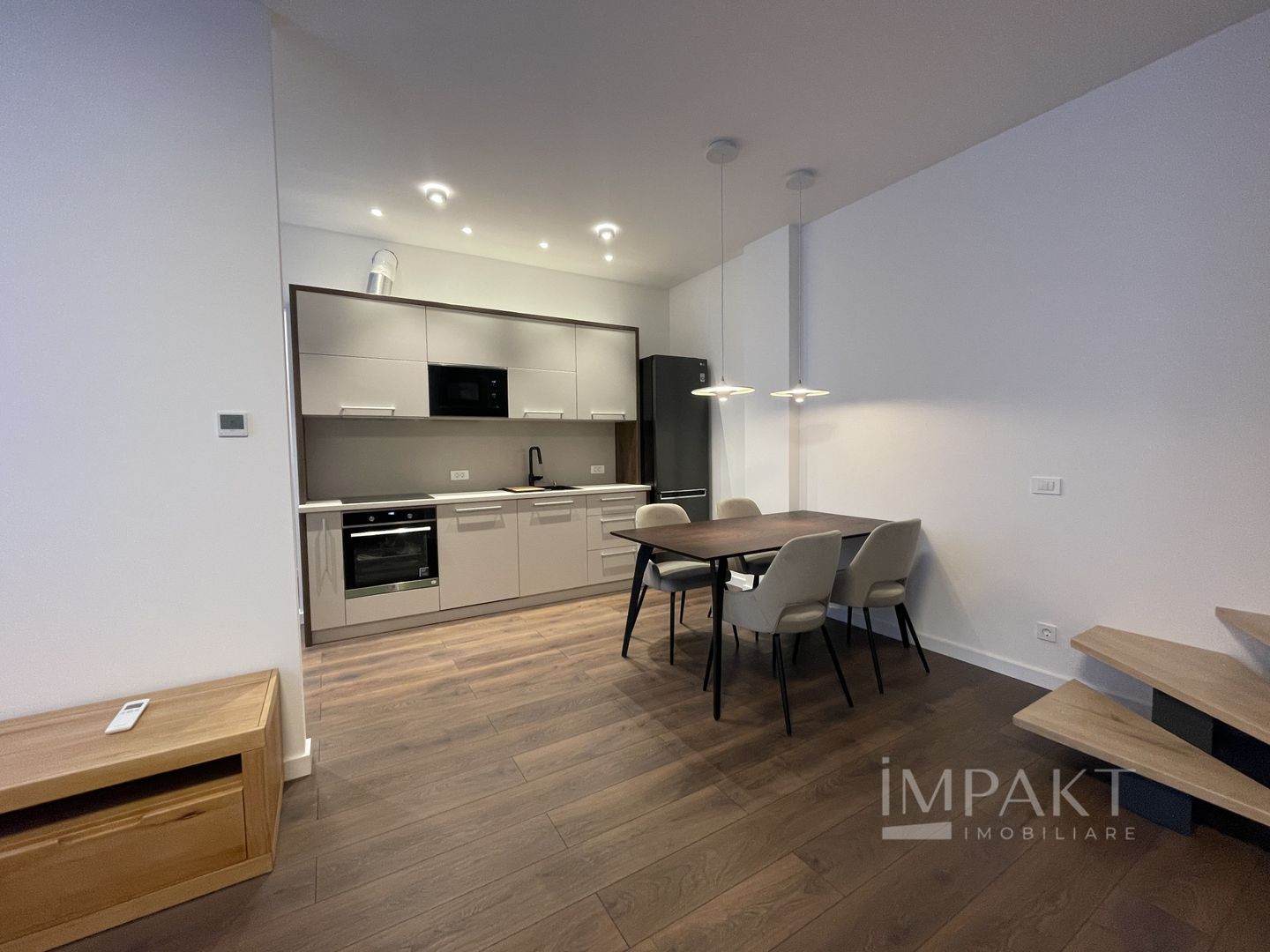 Casă de închiriat cu finisaje de excepție în Zona Semicentrală - Poză 2