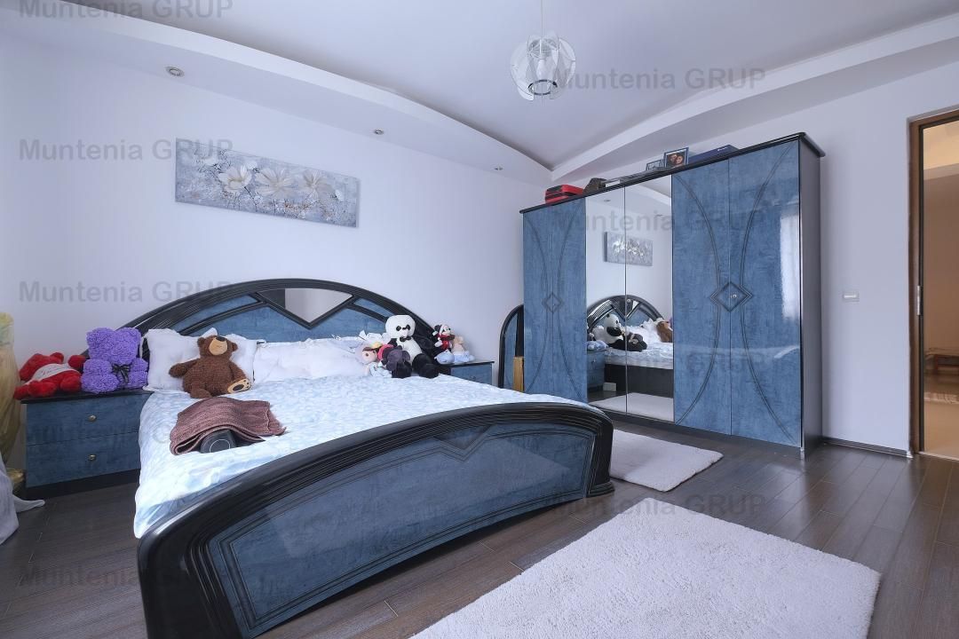 DOBROESTI - Str. Doinei, vila P+E+M, 6 camere, 3 bai cu fininsaje LUX - Poză 9