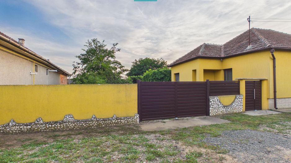 Casă cu 4 camere și teren de 5538 mp în Macea - Poză 12