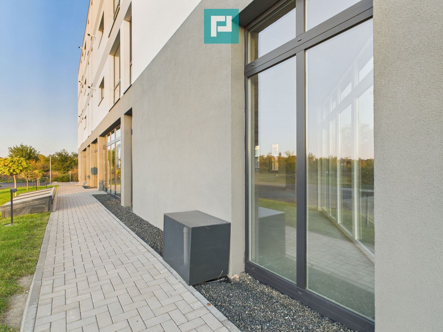 Spațiu comercial 208 mp + 5 parcări, Zona Aradului - Poză 1