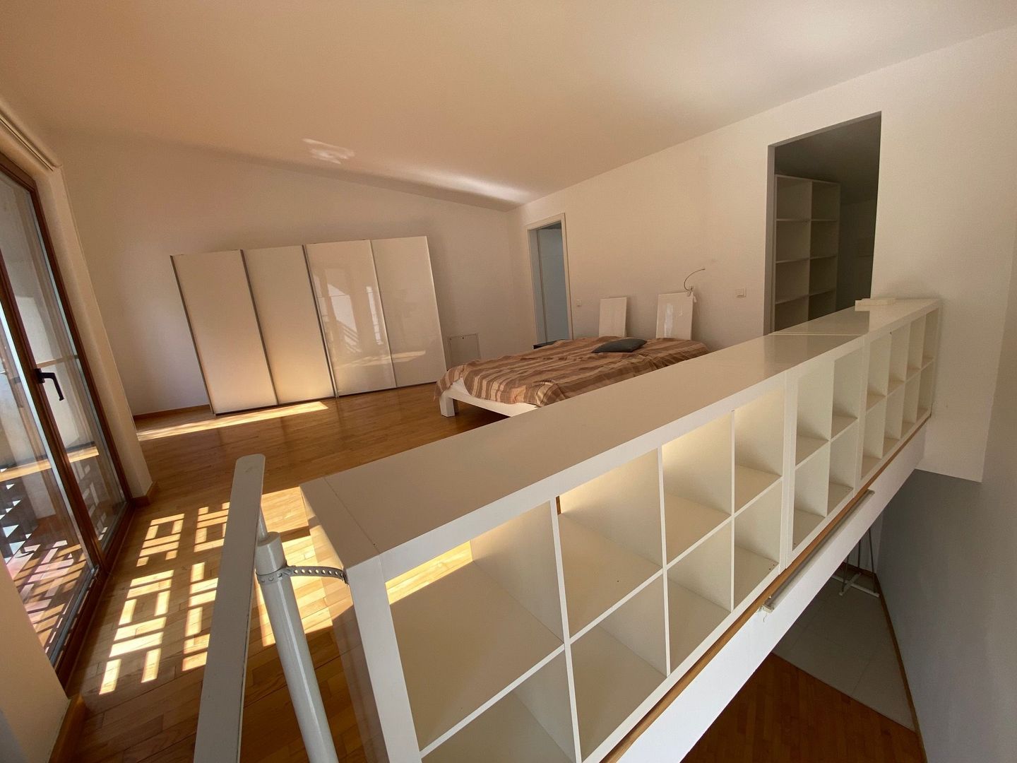 Apartament deosebit cu curte proprie si 2 locuri de parcare - Poză 10