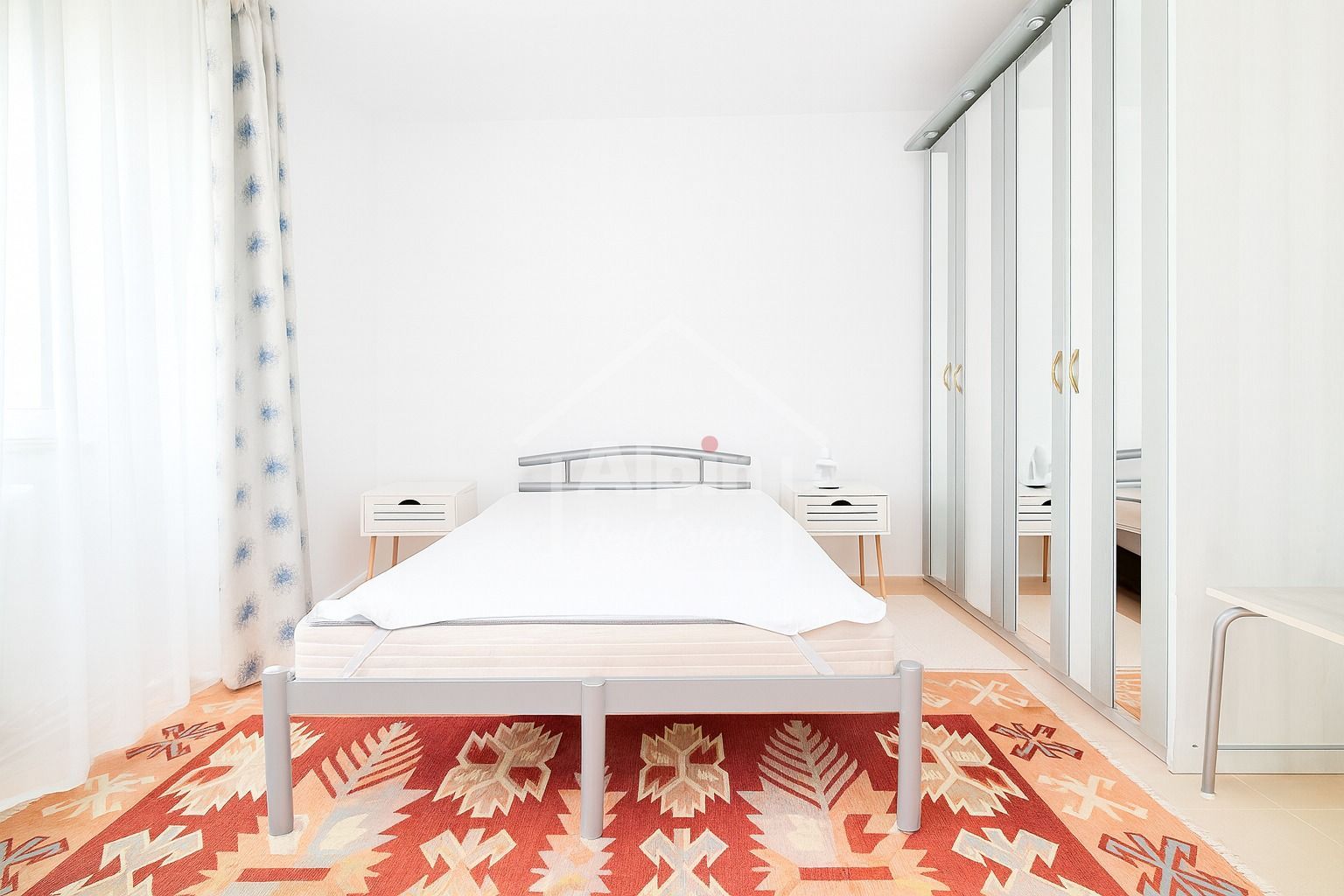 Suprafata Generoasa Garii - Poză 2