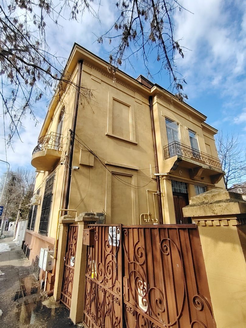 Apartament in vila | 6 camere | Demisol + Parter | Cartierul Armenesc - Poză 2