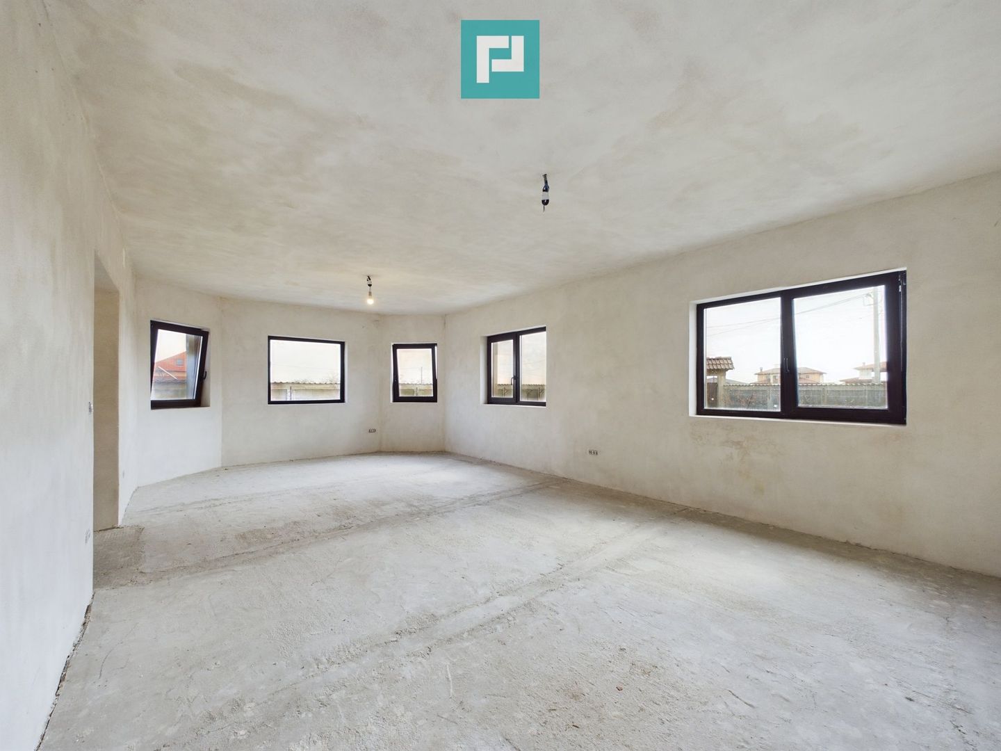 Casă la gri în Livada - Poză 5