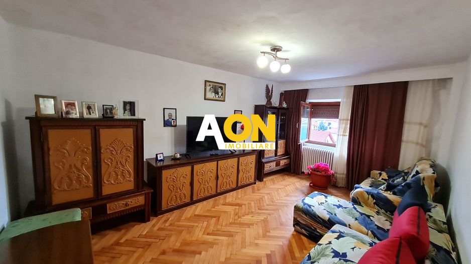 Apartament 3 camere, Decomandat, 69 mp, Zona Cetate - Poză 1