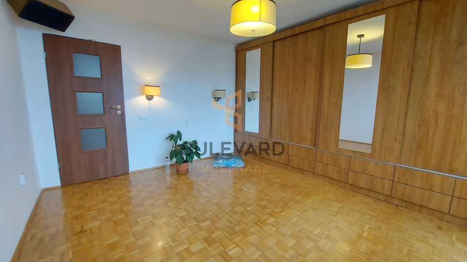 Apartament cu 3 camere decomandate, zona Pietii Hermes! - Poză 1
