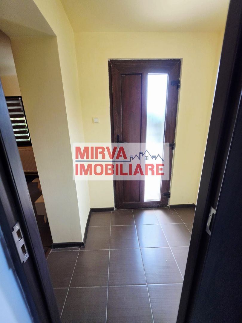 🏡 Casă renovată cu 6 camere, teren 557 mp – Berceni, Prahova - Poză 45