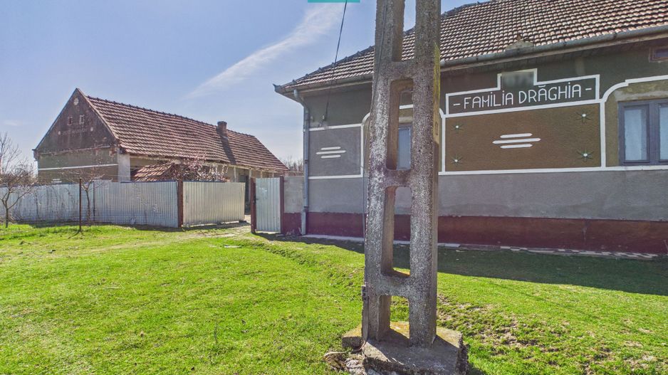 Casă cu teren generos de 6.000 m² - Poză 12