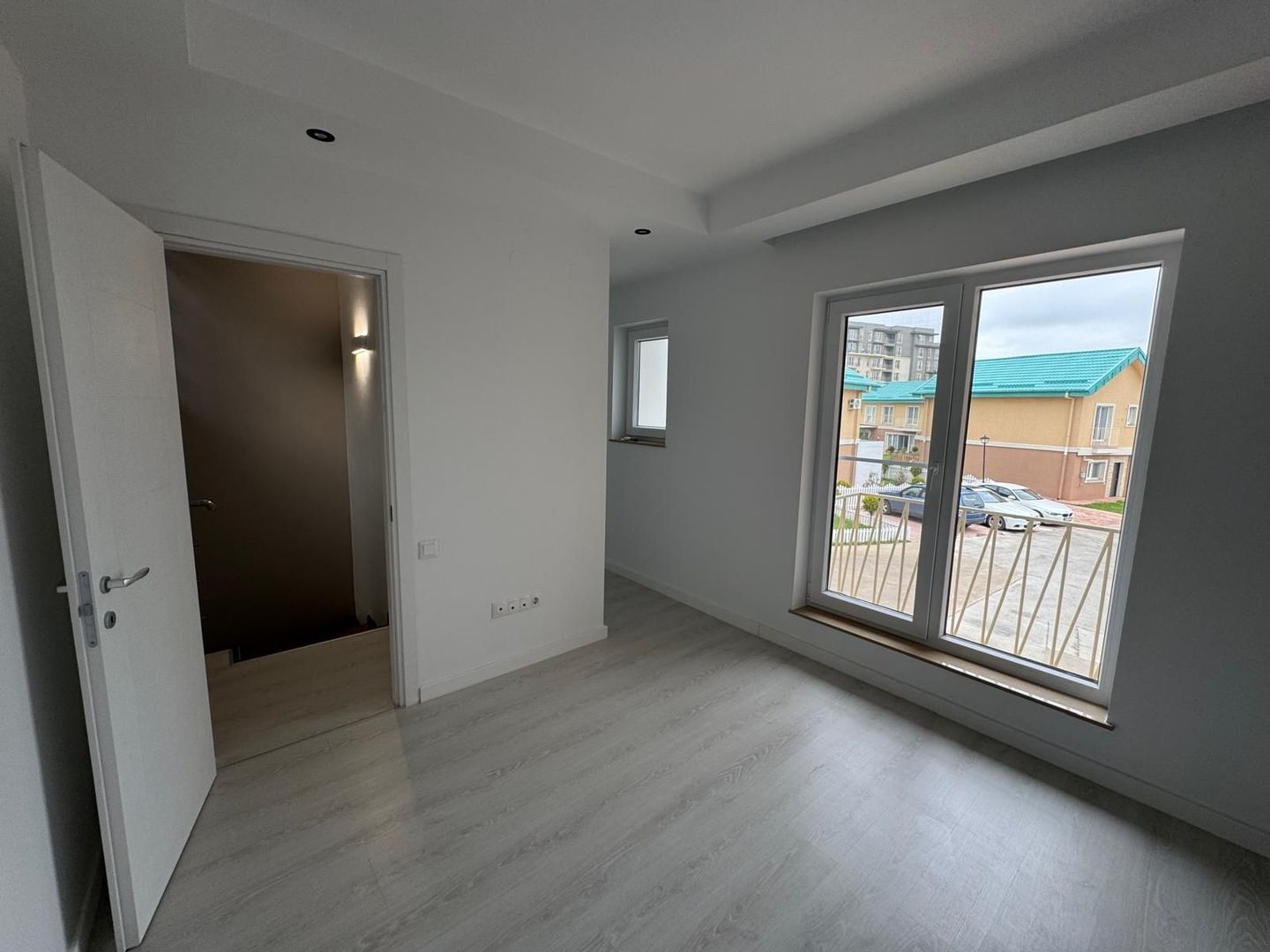 Vila noua cu mansarda Cosmopolis - Poză 4