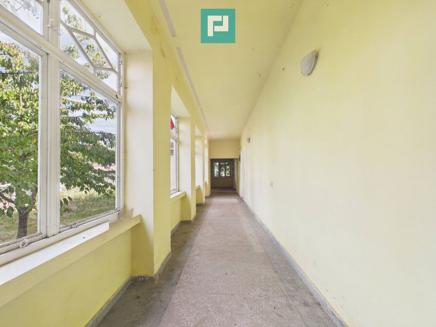 Casă cu teren de 1800 mp, în Buteni, Arad - Poză 1