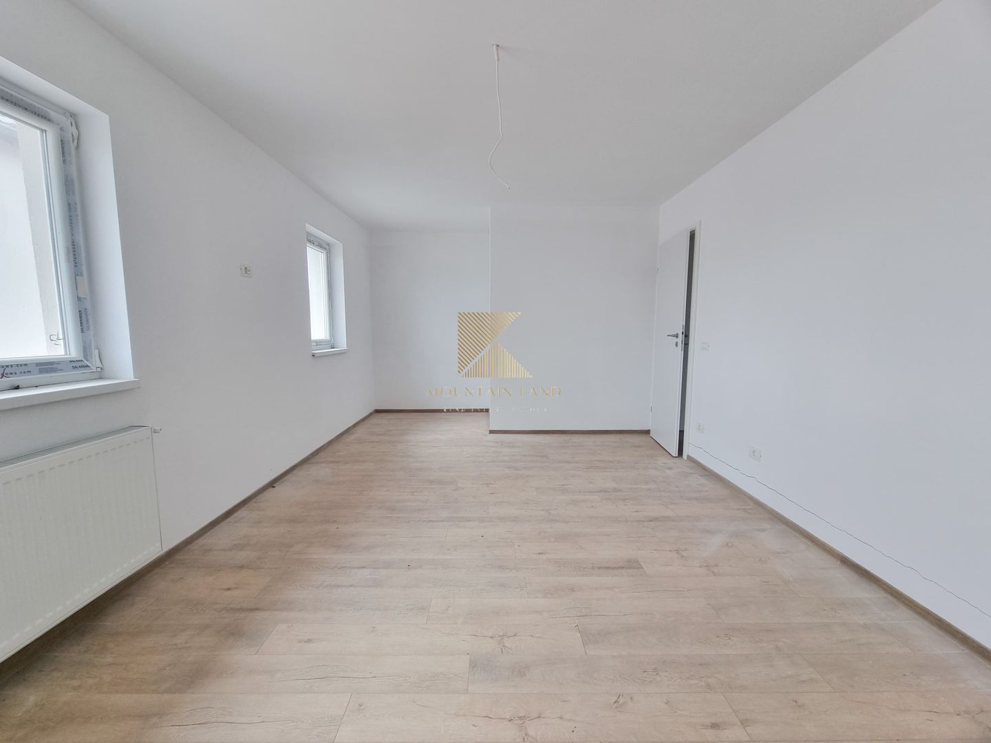 Casă însiruită cu 4 camere și curte proprie – Cartier Izvor, Str. Salc - Poză 15