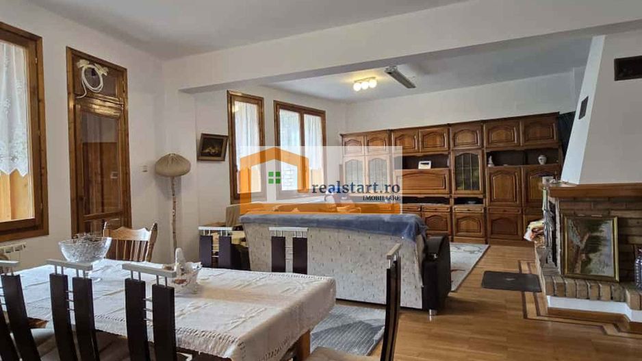 Vedere padure, panouri solare si fotovoltaice, pompa de caldura,  semineu - Poză 17