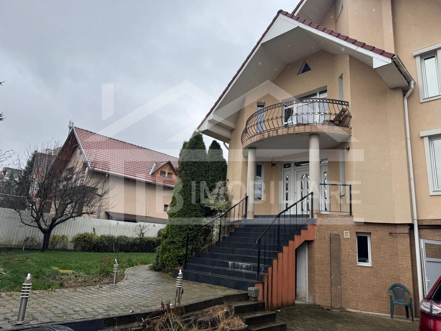 Vila cu 6 camere, 420mp,  teren 720mp, parcari, Zona Shopping City - Poză 1