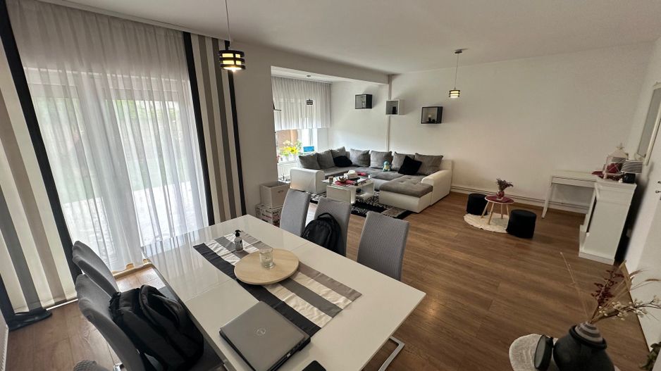 Casă / Vilă cu 5 camere zona Lunei - Poză 1
