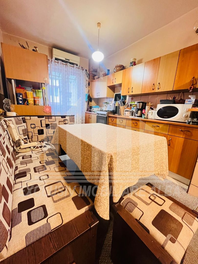 Apartament 3 camere Cetate-Closca, etaj 2, finisat - Poză 4