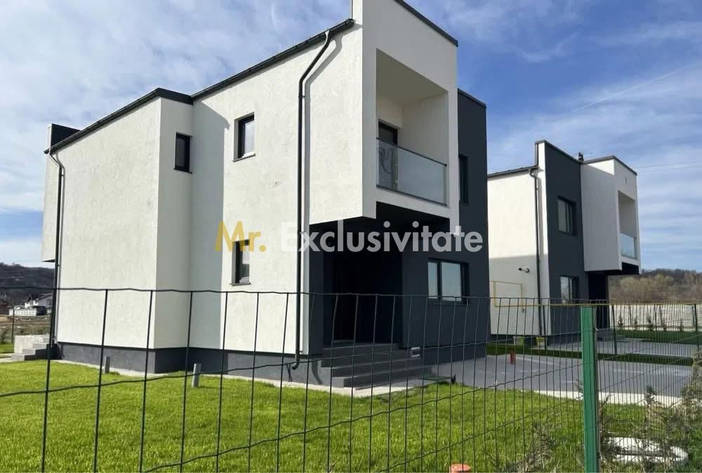 Casă cu 4 camere în Micești la 10 min de Pitesti si 5 min de Mioveni-Arges! - Poză 1