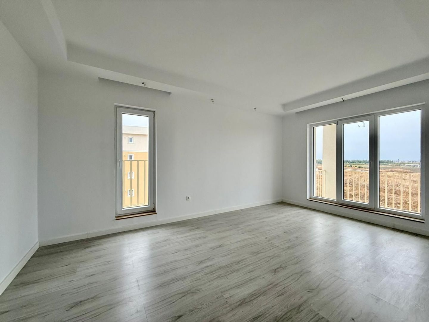 COSMOPOLIS - Apartament cu 2 camere - Poză 2