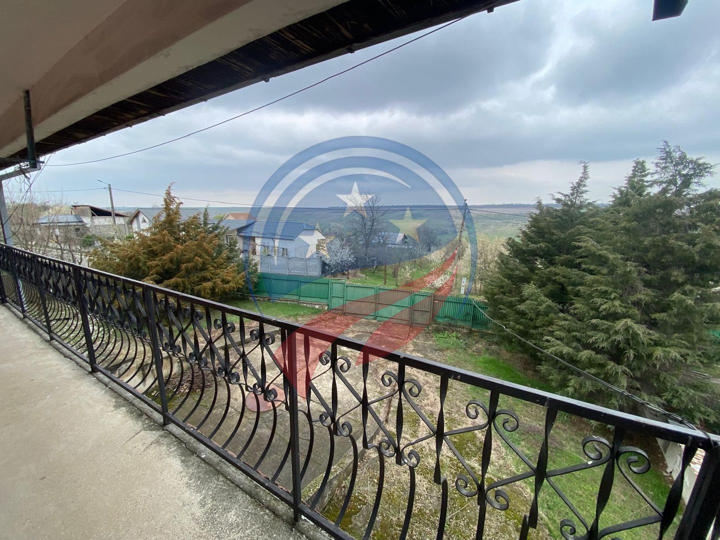 VILA CU 2500 MP TEREN LA 15 KM DE CRAIOVA CENTRU - Poză 13