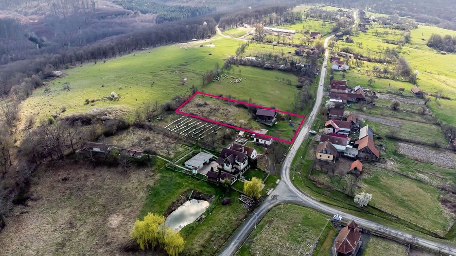 Cabană pe 3 niveluri - zonă spectaculoasă - Pătârș - COMISION 0% - Poză 1