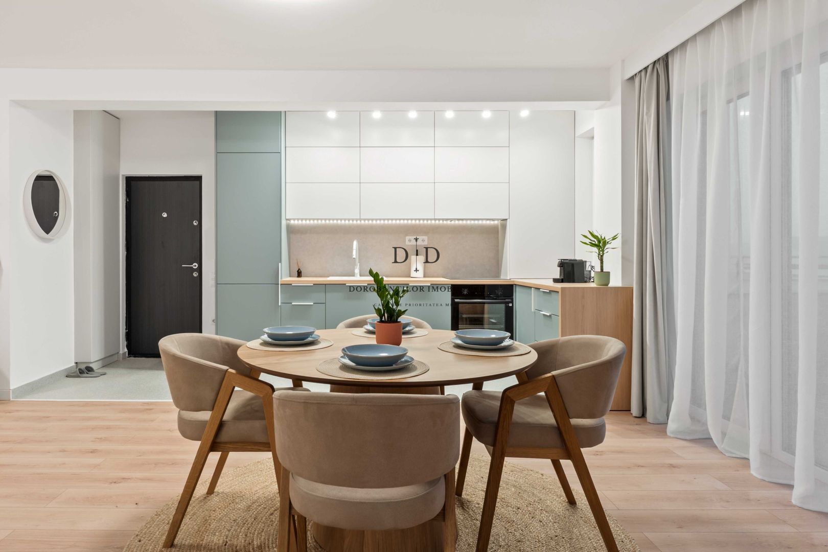 Apartament 2 camere de închiriat + Parcare | Europa | Prima închiriere - Poză 1