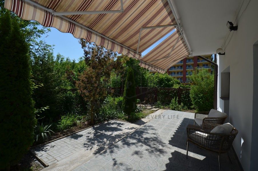 Vilă splendidă cu grădină extinsă și facilități moderne - Poză 1