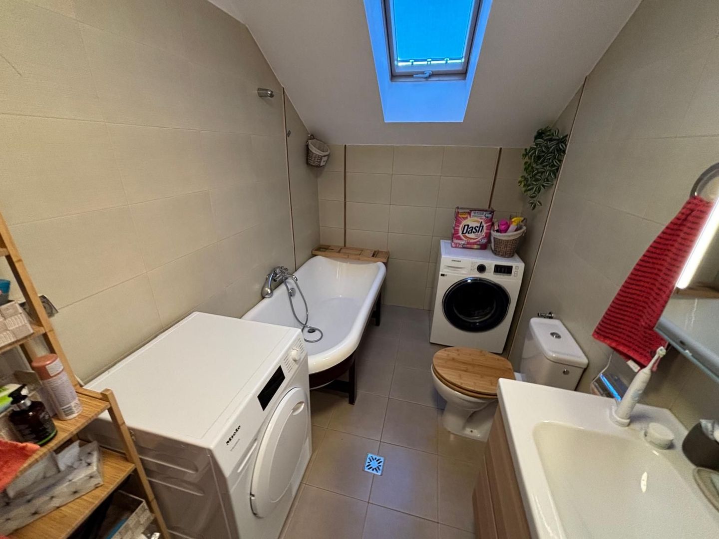 Vila deosebita aproape de padure - Poză 33