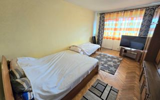 Apartament cu 3 Camere, Etaj Intermediar, Lift, Zonă Ultracentrală - Poză 3